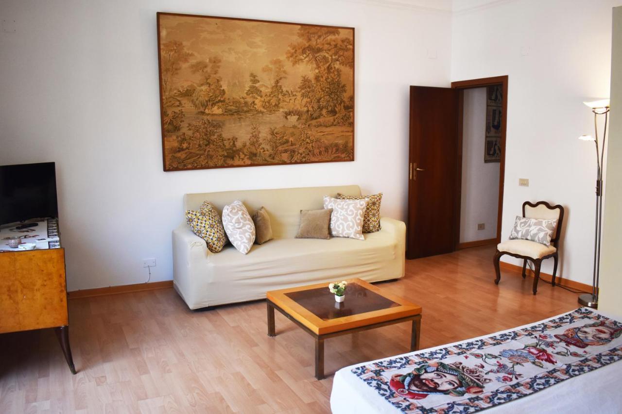 Appartamento Nel Centro Storico Di Palermo - Via Meli'S House Luaran gambar