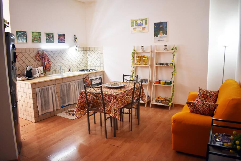 Appartamento Nel Centro Storico Di Palermo - Via Meli'S House Luaran gambar