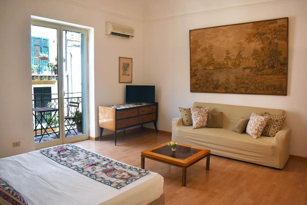 Appartamento Nel Centro Storico Di Palermo - Via Meli'S House Luaran gambar